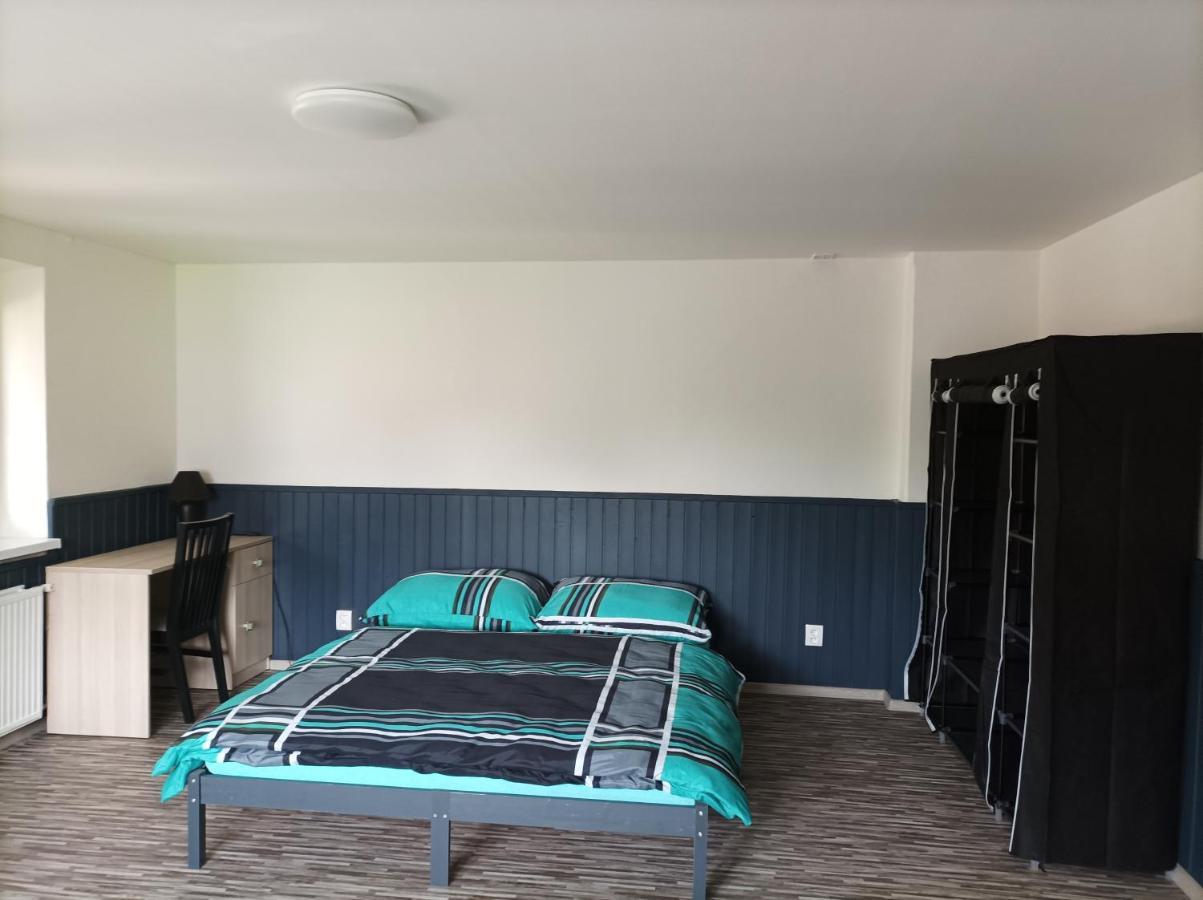 Apartman Vesele เดชชิน ภายนอก รูปภาพ
